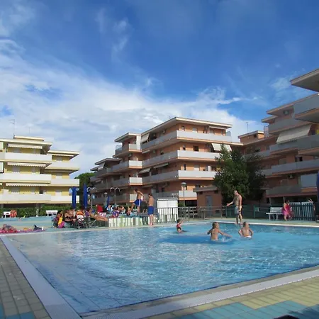 Lovely For Poolside Lovers Апартаменти Бібіоне