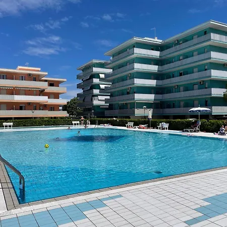 Lägenhet Lovely For Poolside Lovers Bibione