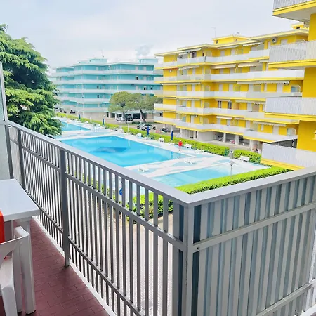 Lovely For Poolside Lovers Διαμέρισμα
