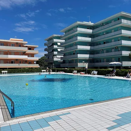 Lovely For Poolside Lovers Lägenhet Bibione