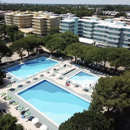 Lovely For Poolside Lovers * Bibione